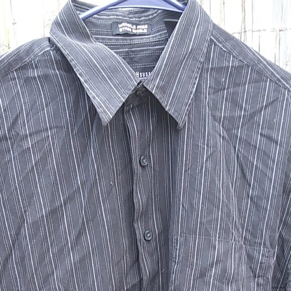 Van Heusen Black Pinstripe Short Sleeve Men's Button Down Shirt - M - 15/15.5 - Picture 3 of 12